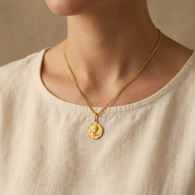 Médaille Ronde Ange en Prière Bords Guillochés en Or Jaune 375, Diamètre 15 mm ou 17 mm - Ocarat