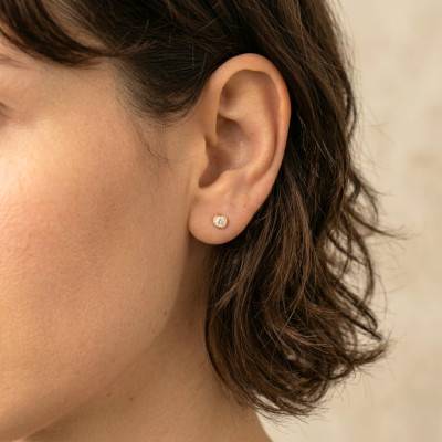 Boucles d'Oreilles Puces Diamants Clos 2 x 0,05 ct en Or Jaune 375 - Ocarat
