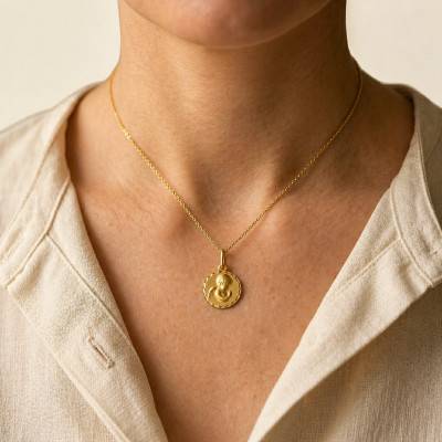 Médaille Ange en Prière Facetté Or Jaune 375, Diamètre 14 mm ou 16 mm - Ocarat