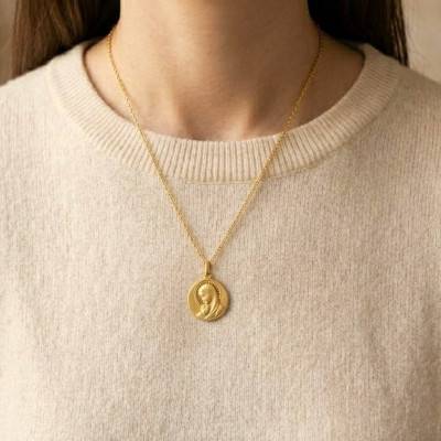 Médaille Ronde Vierge à l'Enfant Ajourée en Or Jaune 375, Diamètre 16 mm - Ocarat