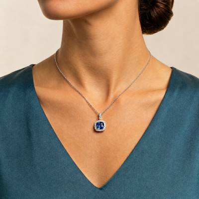 Collier Saphir de Synthèse Coussin & Diamants de Synthèse 0,20ct en Or Blanc 750, Longueur 40 à 42 cm Ajustable - Ocarat