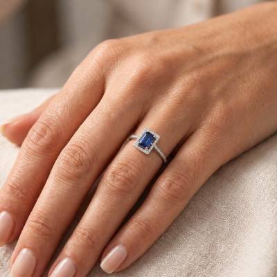 Bague Solitaire Accompagné Saphir et Diamants de Synthèse 0,30 ct en Or Blanc 750, Taille 54 - Ocarat