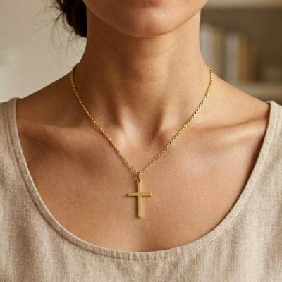 Croix Section Carrée en Or Jaune 750, Dimension 20 x 33 mm - Emanessence