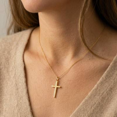 Croix Section Carrée en Or Jaune 750, Dimension 15 x 30 mm - Emanessence
