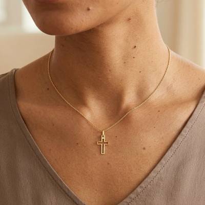 Croix Ajourée et Ciselée en Or Jaune 375, Dimension 10 x 17 mm - Ocarat