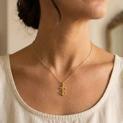 750/1000 Yellow Gold Camargue Cross, 15 x 25 mm - Emanessence