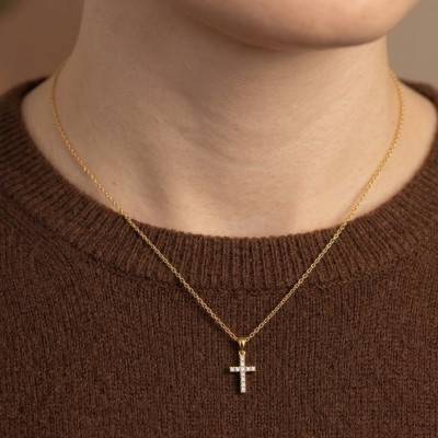 Pendentif Croix 11 Diamants 0,04 ct en Or jaune 375 ou 750, Dimension 6 x 13 mm - Emanessence