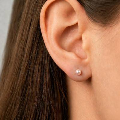 Boucles d'Oreilles Puces Perles d'Akoya Blanches en Or Jaune 750, Diamètre 4 mm - Schmittgall