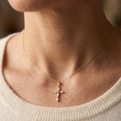Croix Oxydes de Zirconium Taille Marquise en Plaqué Or, Dimension 12 x 20 mm - Ocarat