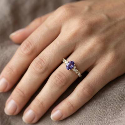 Bague de Fiançailles Tanzanite 7x5 mm & Diamants de Synthèse 0,35 ct en Or Jaune 750, Taille 54 - Ocarat