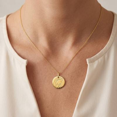 Médaille Vierge en Prière en Or Jaune 375, Diamètre 16 mm - Emanessence