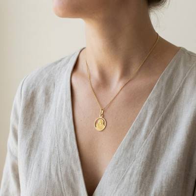Médaille Ovale Vierge à l'Enfant Ajourée en Or Jaune 375 - Vandona