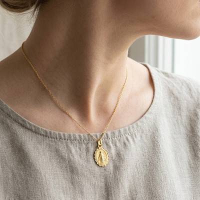 Médaille Ovale Vierge Miraculeuse Facettée en Or Jaune 375 ou 750, Dimension 12 x 9 mm - Lumiosa