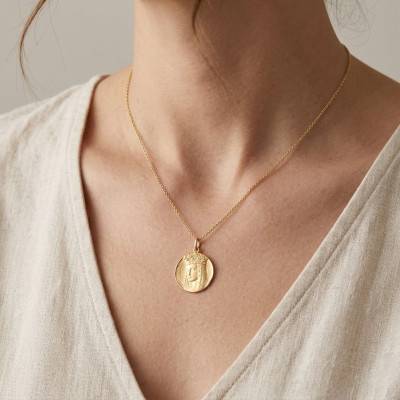 750/1000 Yellow Gold Veiled Virgin Medal, Diameter 15 mm to 22 mm - Becker