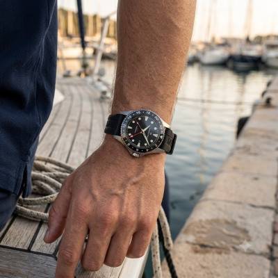 Montre Khaki Navy Scuba GMT 43 mm H82555330 - Hamilton