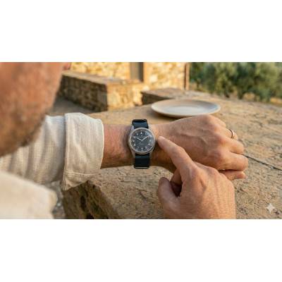 Montre Khaki Field Quartz 38 mm H69401940 - Hamilton