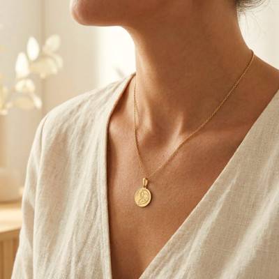 Médaille Vierge à l'Enfant Moderne Or Jaune, Diamètre 15 mm - Lucas Lucor