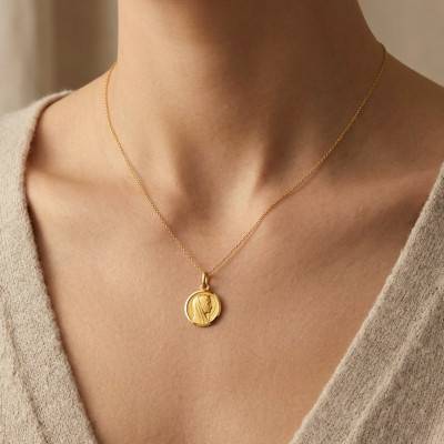 Médaille Ronde Vierge de Profil Or Jaune 375, Diamètre 17 mm - Emanessence