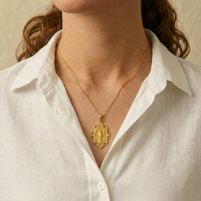 Médaille Ovale Vierge Miraculeuse Filigrane en Or Jaune 375 - Lumiosa