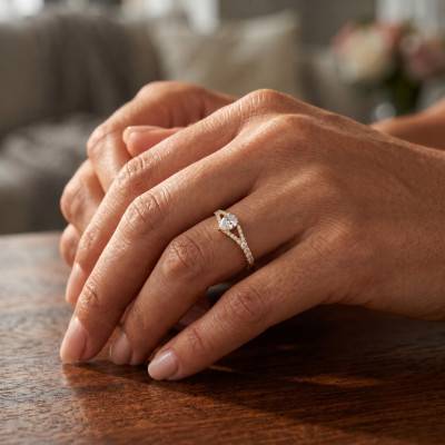 Pear Accompanied Solitaire Ring in Lab-Grown Diamonds 0.50 ct & 375 Yellow Gold - Amore