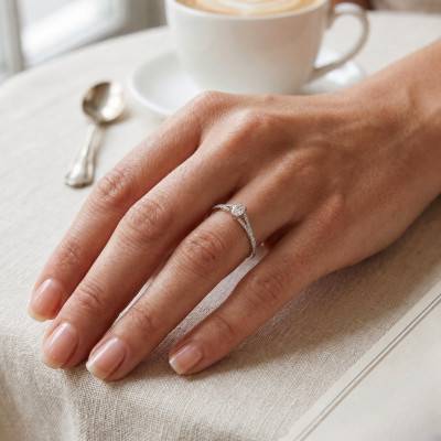 Oval Accompanied Solitaire Ring in Lab-Grown Diamonds 0.50 ct & 375 White Gold - Amore