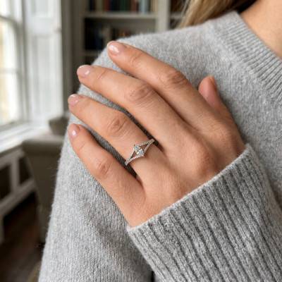 Marquise Accompanied Solitaire Ring in Lab-Grown Diamonds 0.50 ct & 375 White Gold - Amore