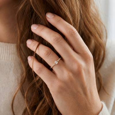 Bague Solitaire Accompagné Émeraude Diamant HSI 0,30 ct en Or Jaune 375 - Amore