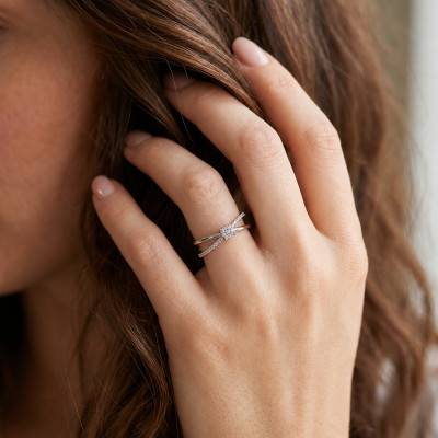 Bague de Fiançailles Croisée en Or Blanc 375 & Diamants HSI - Amore