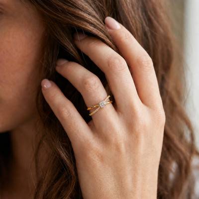 Bague de Fiançailles Croisée en Or Jaune 375 & Diamants HSI - Amore