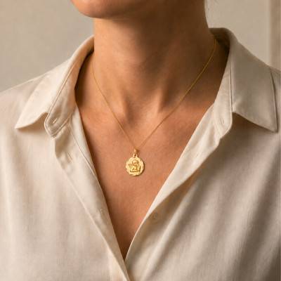 Médaille Ange Pensif Facettée en Or Jaune 375, Diamètre 14 mm - Lumiosa