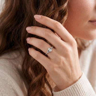Solitaire Accompagné Marquise en Diamants de Synthèse 0,50 ct & Or Blanc 375 - Amore