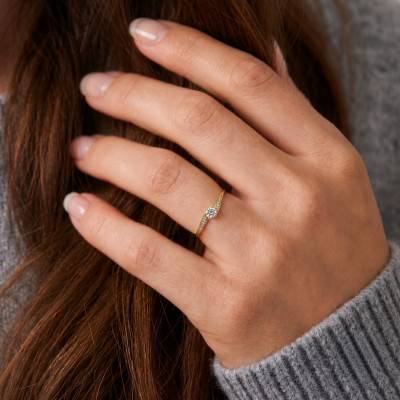 Bague Solitaire Tourbillon Diamants 0,21 ct en Or Jaune 375 - Amore