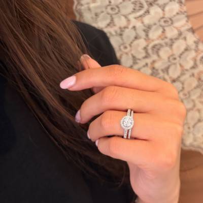 Solitaire Accompagné Diamants de Synthèse 0,95 ct en Or Blanc 750 - Amore