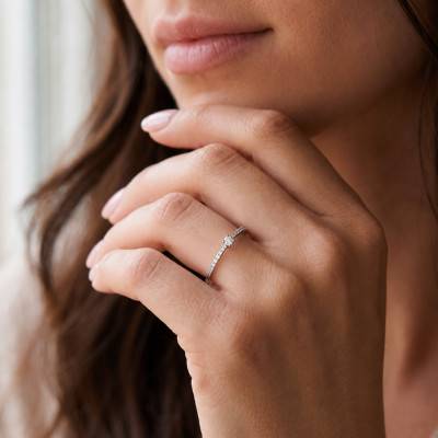 Bague Solitaire Accompagné Diamants 0,25 ct en Or Blanc 375 - Amore