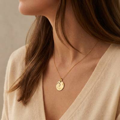 Yellow Gold Openwork Virgin and Child Medal, 16 mm Diameter - Lucas Lucor