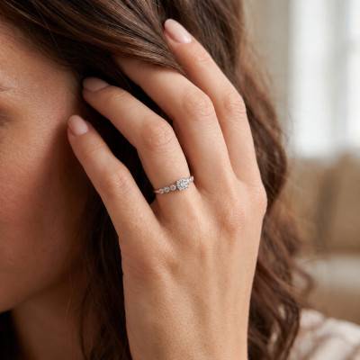 Bague Solitaire Épaulé Clos en Or Blanc 750 et Diamants de Synthèse 0,25 ct - Amore