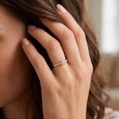 Bague Solitaire Épaulé Clos en Or Jaune 750 et Diamants de Synthèse 0,25 ct - Amore