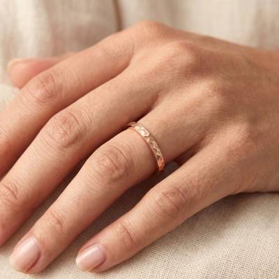 750 Rose Gold Comfort Hammered Wedding Ring, Width 2 mm - Fair'Belle
