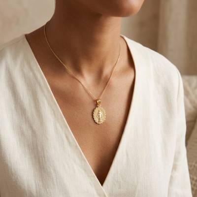 Médaille Ovale Vierge Miraculeuse en Or Jaune 375, 23 x 14 mm - Lumiosa