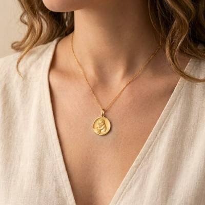 750/1000 Yellow Gold Baby Jesus Medal, Diameter 15 mm to 22 mm - Becker