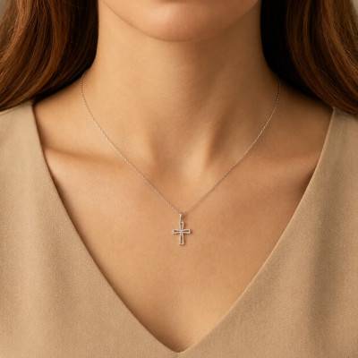 Pendentif Croix Ajourée en Or Blanc 375 & Diamants 0,12 ct HSI - Lumiosa