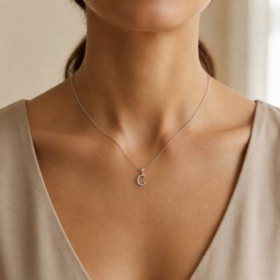 Pendentif Lettre C en Or Blanc 375 & Diamants 0,08 ct HSI - Emanessence