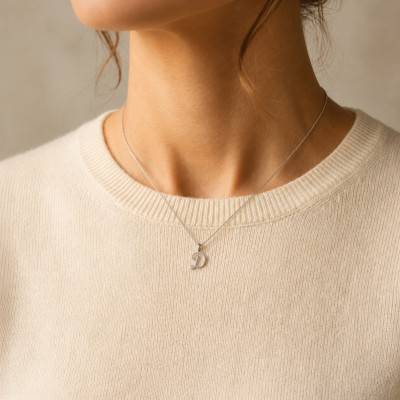 Pendentif Lettre D en Or Blanc 375 & Diamants 0,08 ct HSI - Emanessence