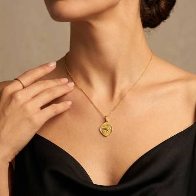 Médaille Zodiaque Signe du Lion Facettée en Or Jaune 750 - Emanessence