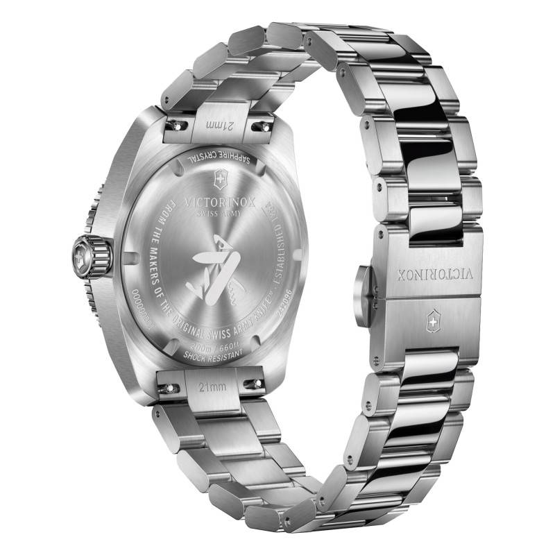 Maverick Quartz 39mm Watch 242096 - Victorinox - Ocarat
