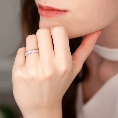Bague Solitaire Pavé en Or Blanc 375 & Diamants de Synthèse 0,27 ct - Amore