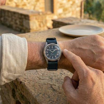 Montre Khaki Field Quartz 38 mm H69401940 - Hamilton