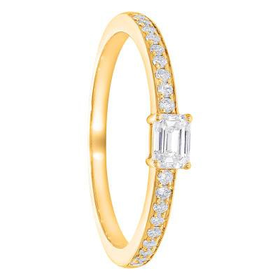 Bague Solitaire Taille Émeraude Accompagné en Or Jaune 750 & Diamants de Synthèse 0,39 ct - Amore