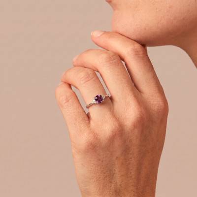 Bague Solitaire Épaulé Rhodolite & Diamants de Synthèse 0,10 ct en Or Blanc 750 - Aurora