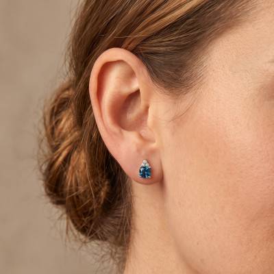 Boucles d'Oreilles en Or Blanc 750 & Topaze London Blue et Diamants de Synthèse 2 x 0,05 ct - Aurora
